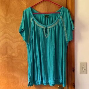 Eddie Bauer embroidered top, with keyhole cut out. Light Teal. XXL